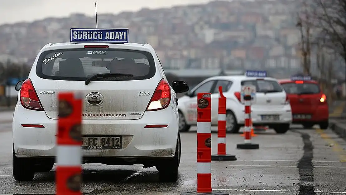 Ehliyet alacak kişiler dikkat! Direksiyon sınavı sil baştan değişiyor