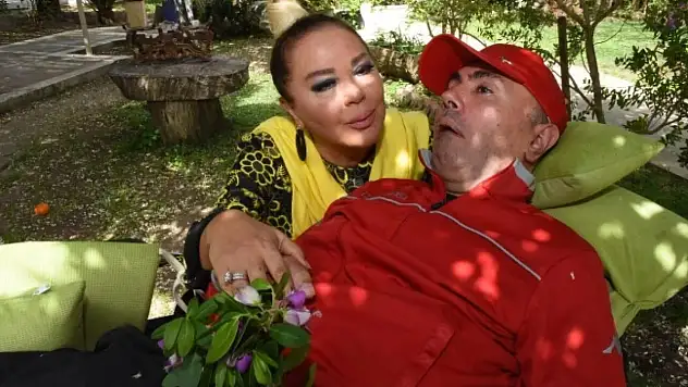 Acı haber geldi: Safiye Soyman'ın oğlu Harun Akaröz vefat etti