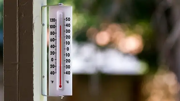 Aşırı sıcaklar sebebiyle tüm kamu kurumları tatil edildi