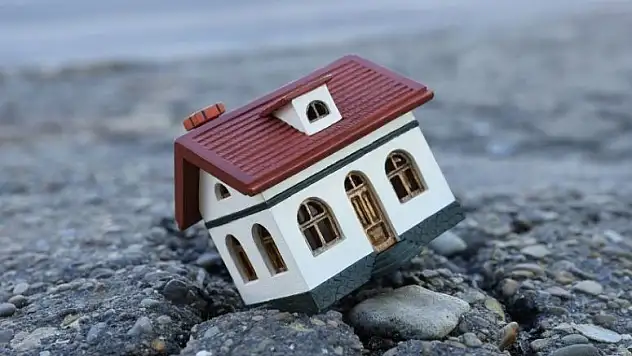 Balıkesir ve çevre illerde hissedilen deprem oldu