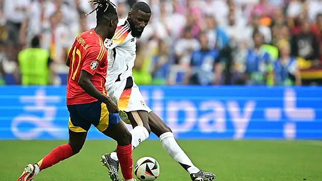 İspanya Almanya'yı uzatmalarda yenerek yarı finale yükseldi