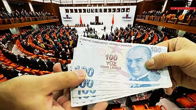 Meclis'te Son Dakika: Kariyer Meslek Mensuplarına Verilecek Zam Tekliften Çıkarıldı!