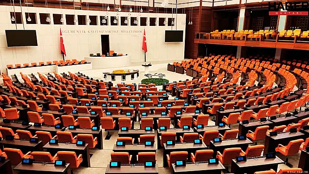 TBMM'de Önemli Açıklama: Uzman Erbaş ve Sözleşmeli Erlere Memurluk Müjdesi! Yeni Düzenleme Geliyor