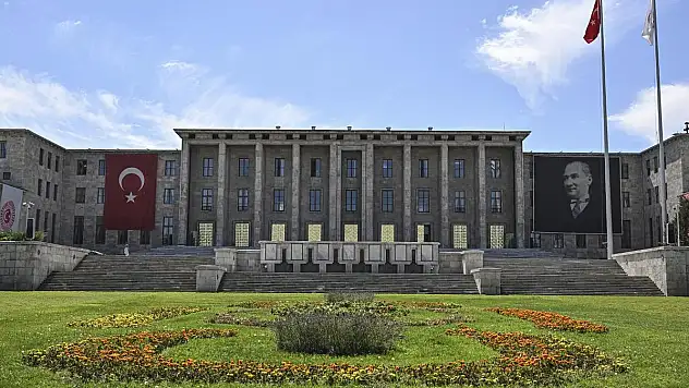 TBMM'nin çalışma saatlerinde değişiklik yapıldı