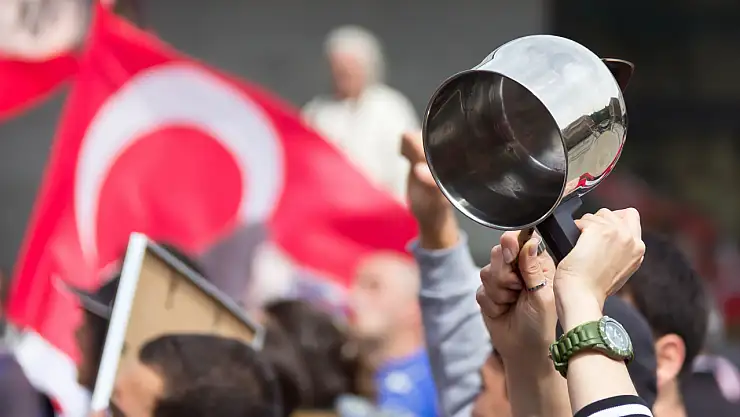 Neden tencere tava protestosu var?